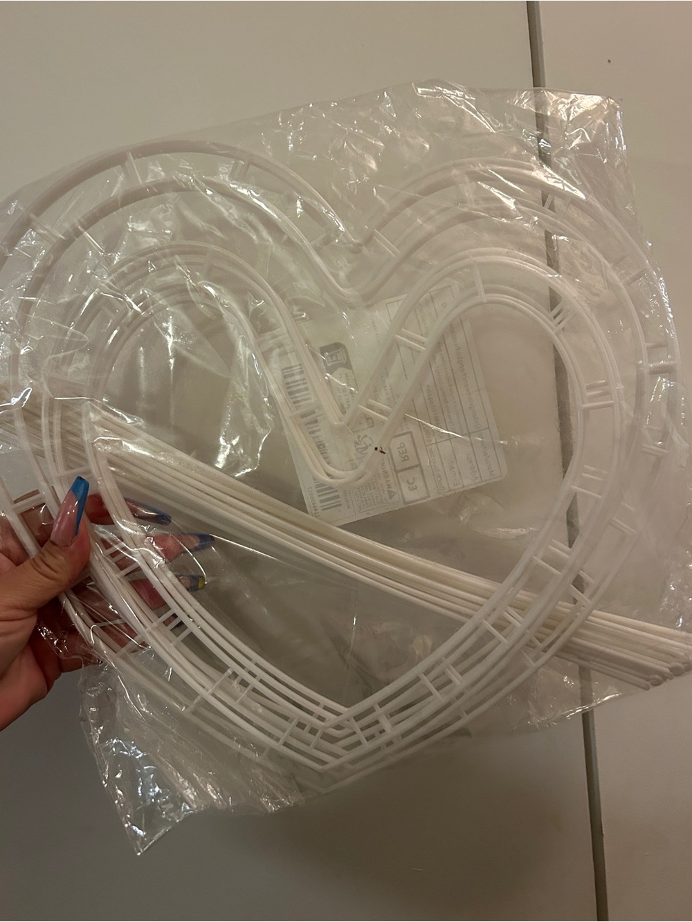 Amazon White Heart-Shaped Wall Accent Set